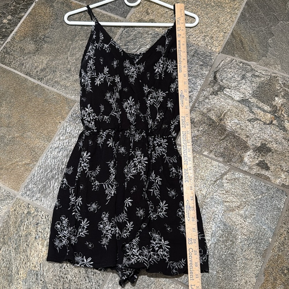 Romper - Picture 8 of 9